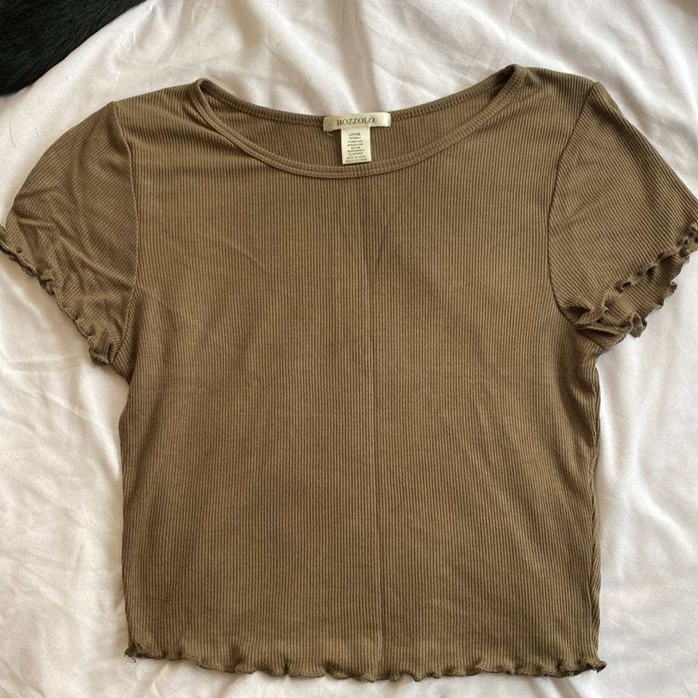 Olive green crop top, riffled arms and bottom, large